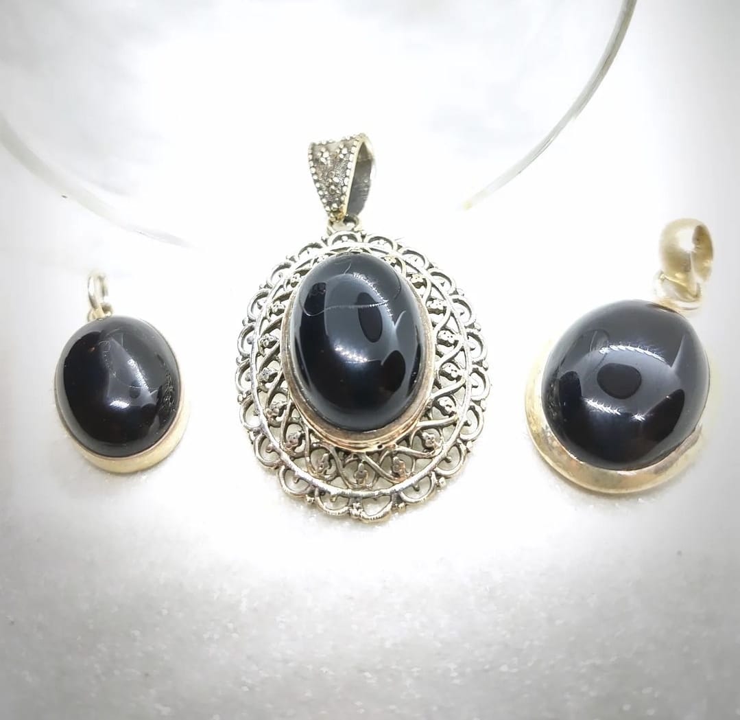 CIONDOLI IN ONICE NERO